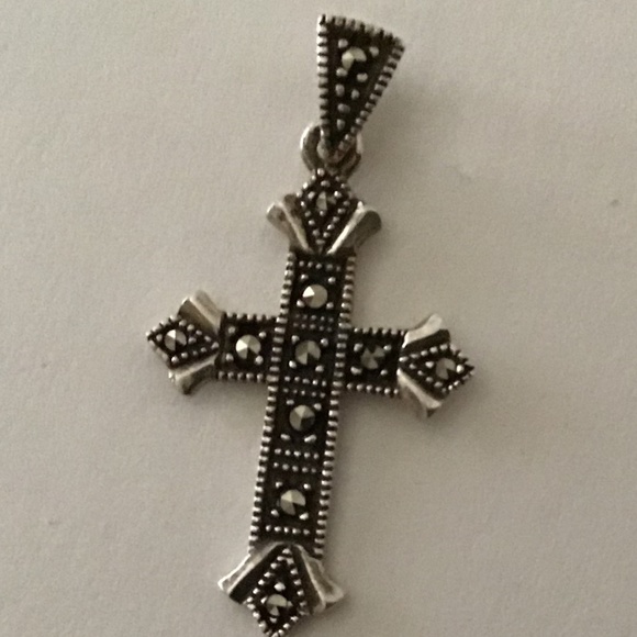BLACKENED STERLING CROSS W/POLISHED DETAIL PENDANT - Picture 1 of 3